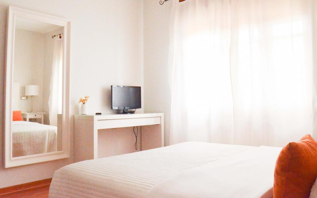 Hostal Carlos V Пуебла де Санабрия Екстериор снимка
